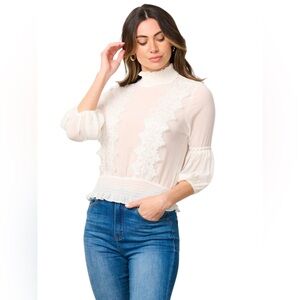 THE LACE COUTURE COLLECTION TURTLE NECK DETAILED TOP
White
